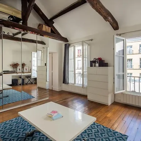 Gravilliers - Cosy And Quiet In The Marais